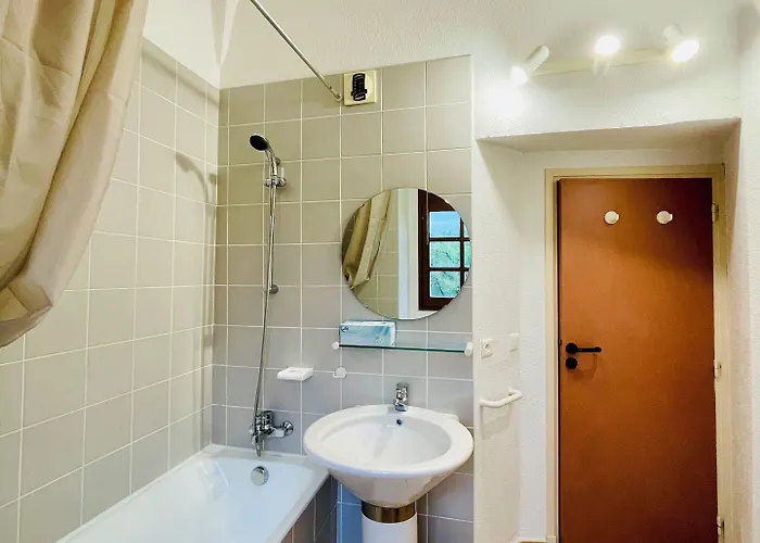 - Au Vieux Palais Aparthotel 3*