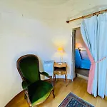 - Au Vieux Palais اسباليون