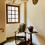 - Au Vieux Palais شقة فندقية اسباليون