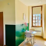- Au Vieux Palais 3* اسباليون