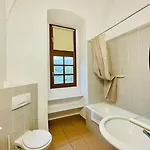 - Au Vieux Palais شقة فندقية اسباليون