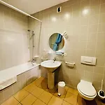 - Au Vieux Palais 3* اسباليون