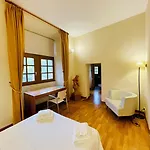 - Au Vieux Palais شقة فندقية اسباليون