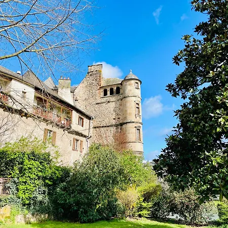 - Au Vieux Palais Aparthotel Espalion