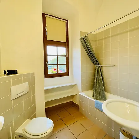- Au Vieux Palais Aparthotel *