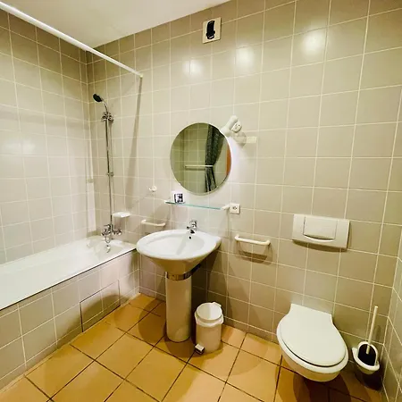 - Au Vieux Palais Aparthotel