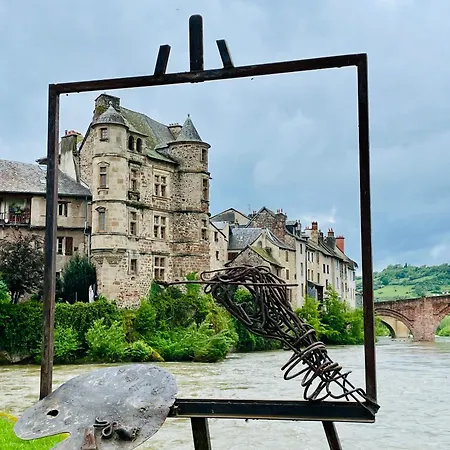 - Au Vieux Palais *