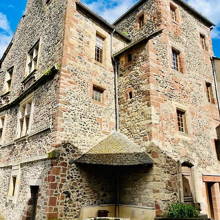 - Au Vieux Palais 3*