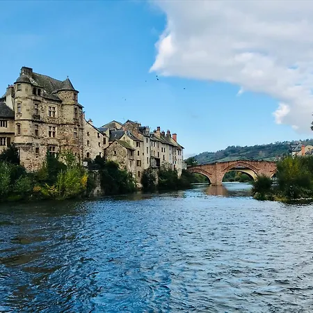 - Au Vieux Palais Апарт-отель Эспальон