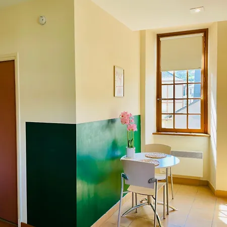 - Au Vieux Palais 3* Эспальон