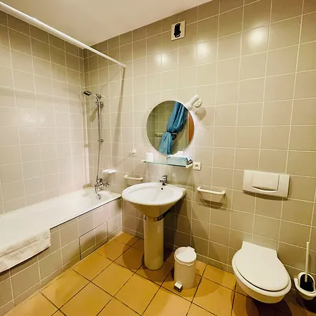 - Au Vieux Palais 3* Эспальон