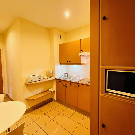 - Au Vieux Palais 3* Эспальон