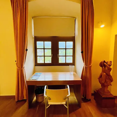 - Au Vieux Palais 3*